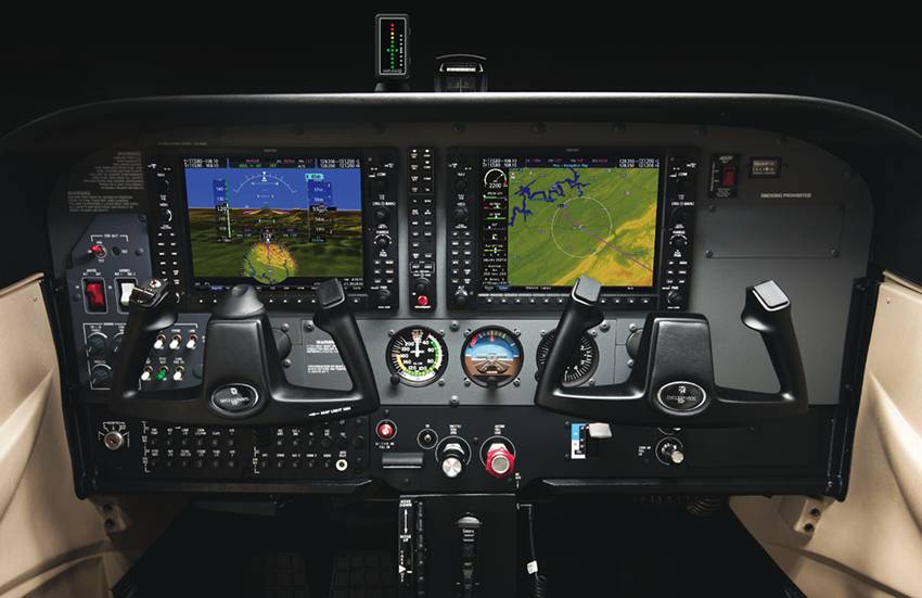 Planche de bord du Cessna 172S Skyhawk équipée de l'avionique Garmin G1000