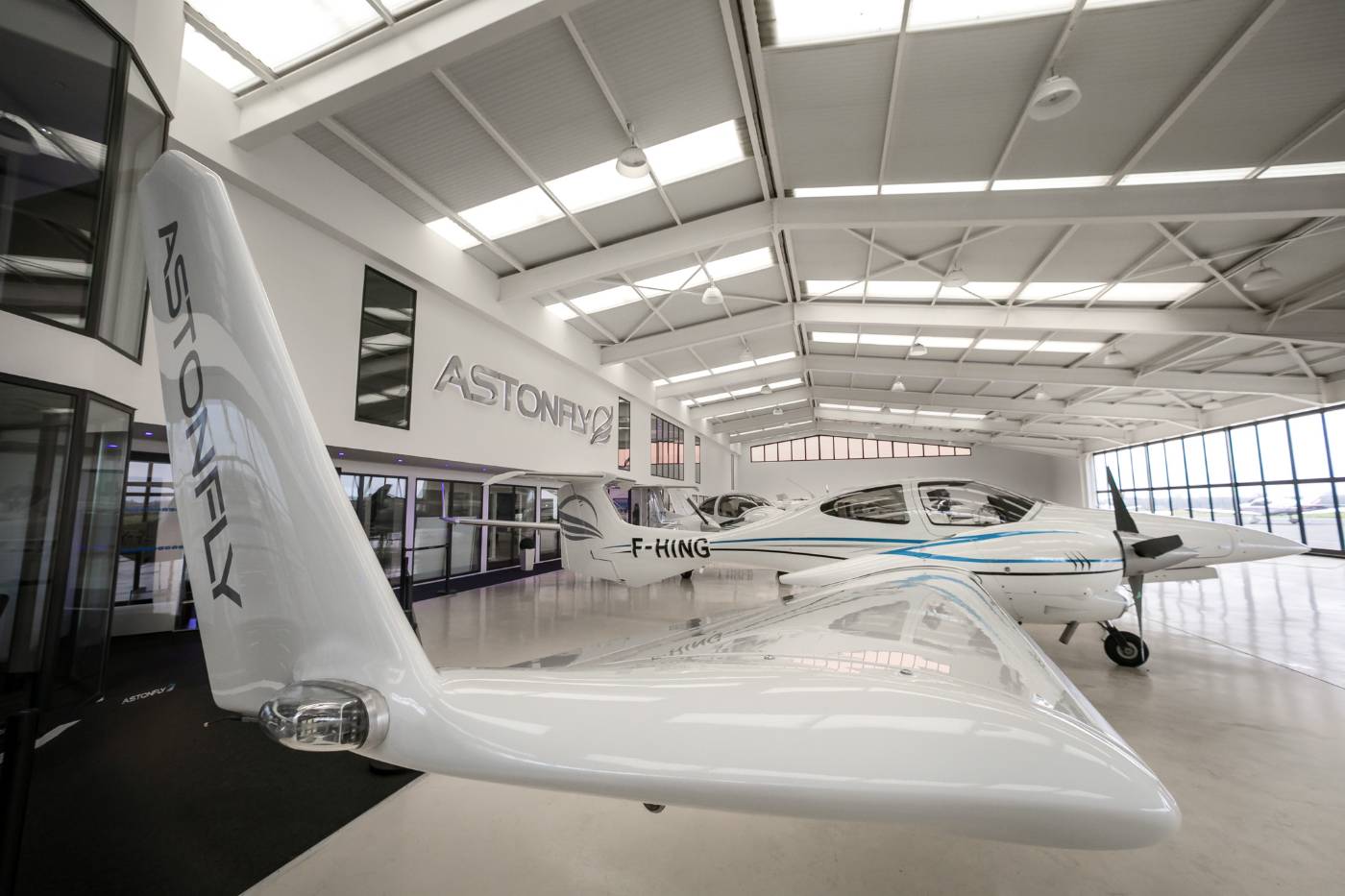 Flotte Astonfly dans le hangar de Toussus-le-Noble