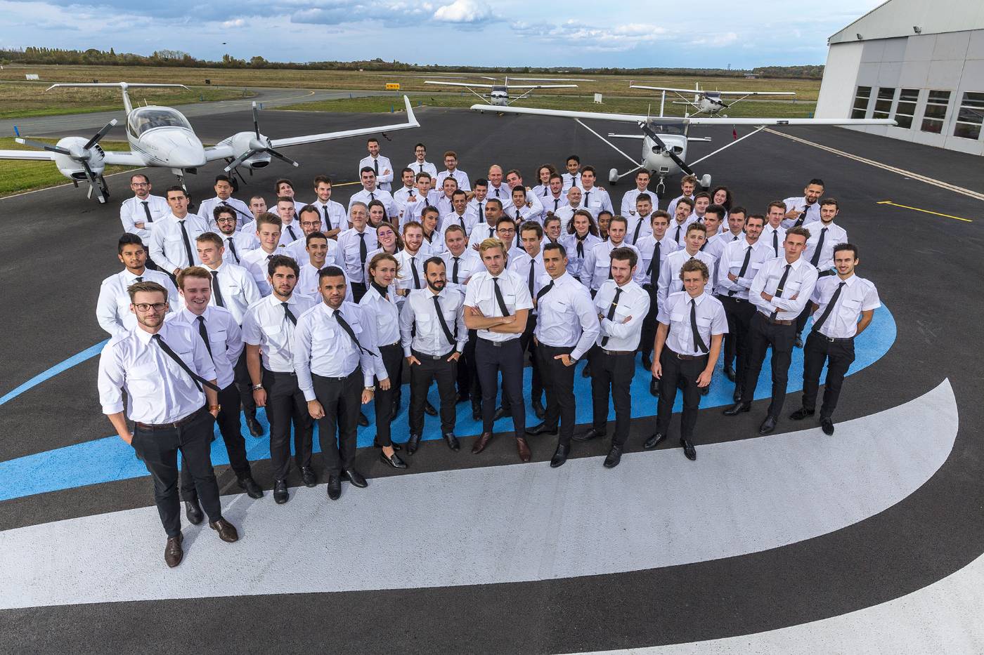 Promotion de pilotes Astonfly sur le tarmac