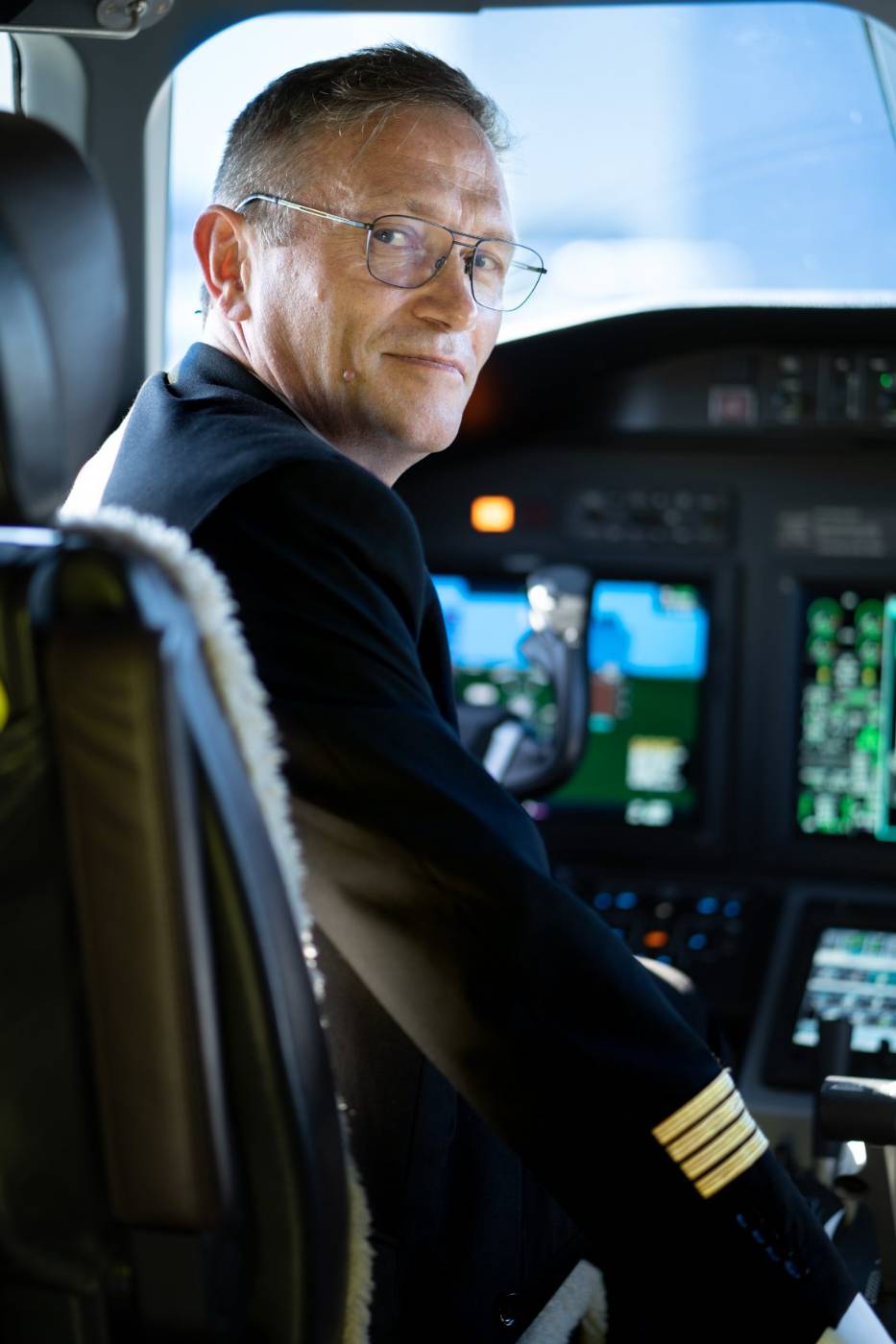 Pilote de ligne aux commandes, en cockpit