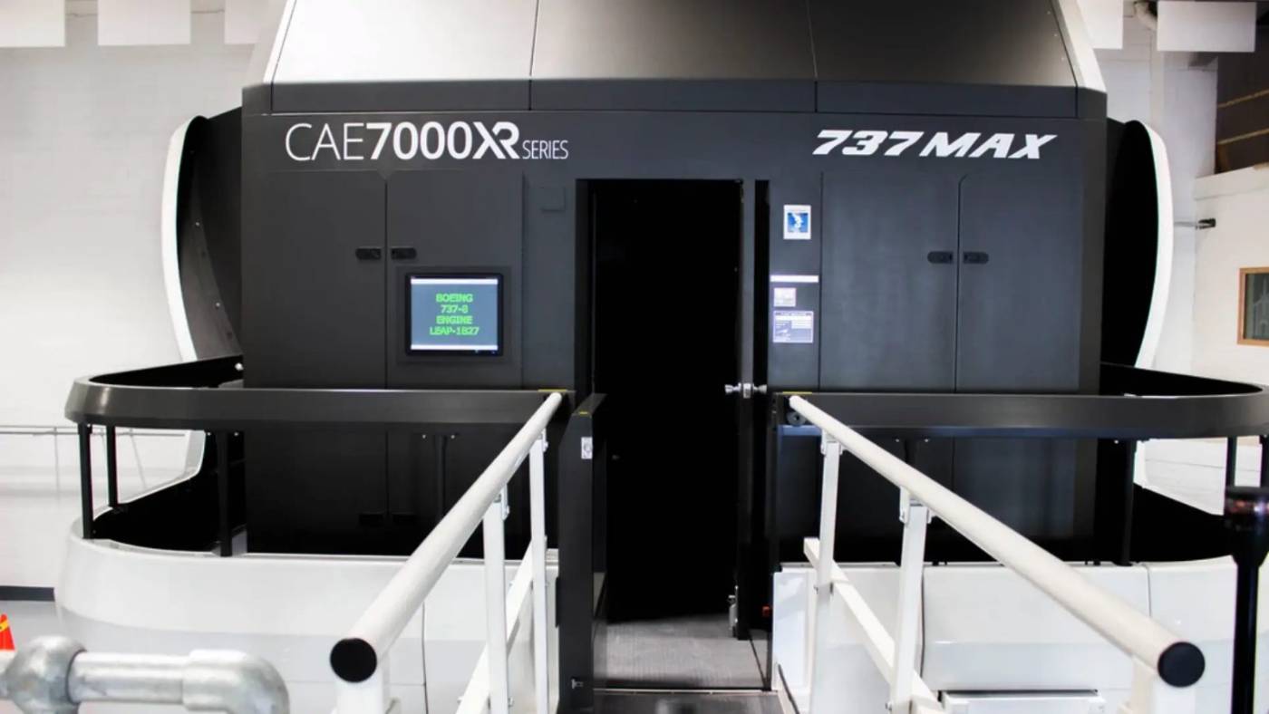 Simulateur de vol pleine échelle CAE 7000XR Boeing 737 utilisé pour l'APS MCC